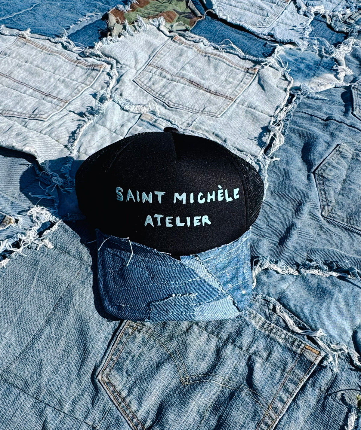 SCRIPT LOGO PATCHWORK DENIM TRUCKER | 001