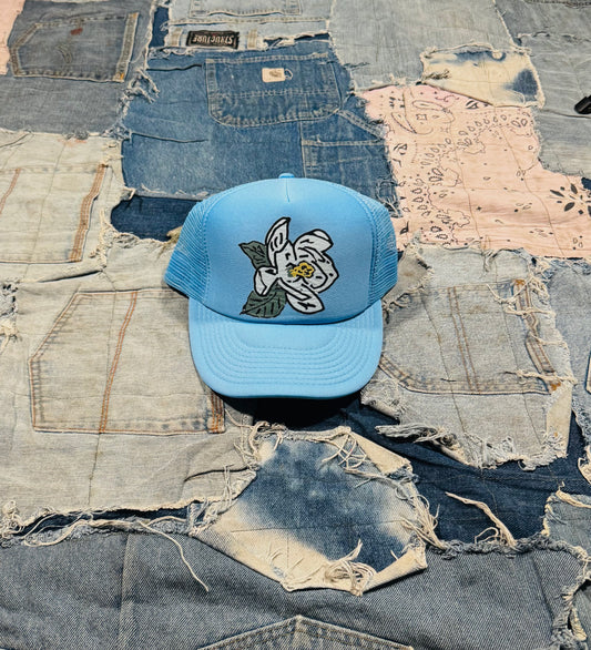MAGNOLIA TRUCKER HAT | SKY