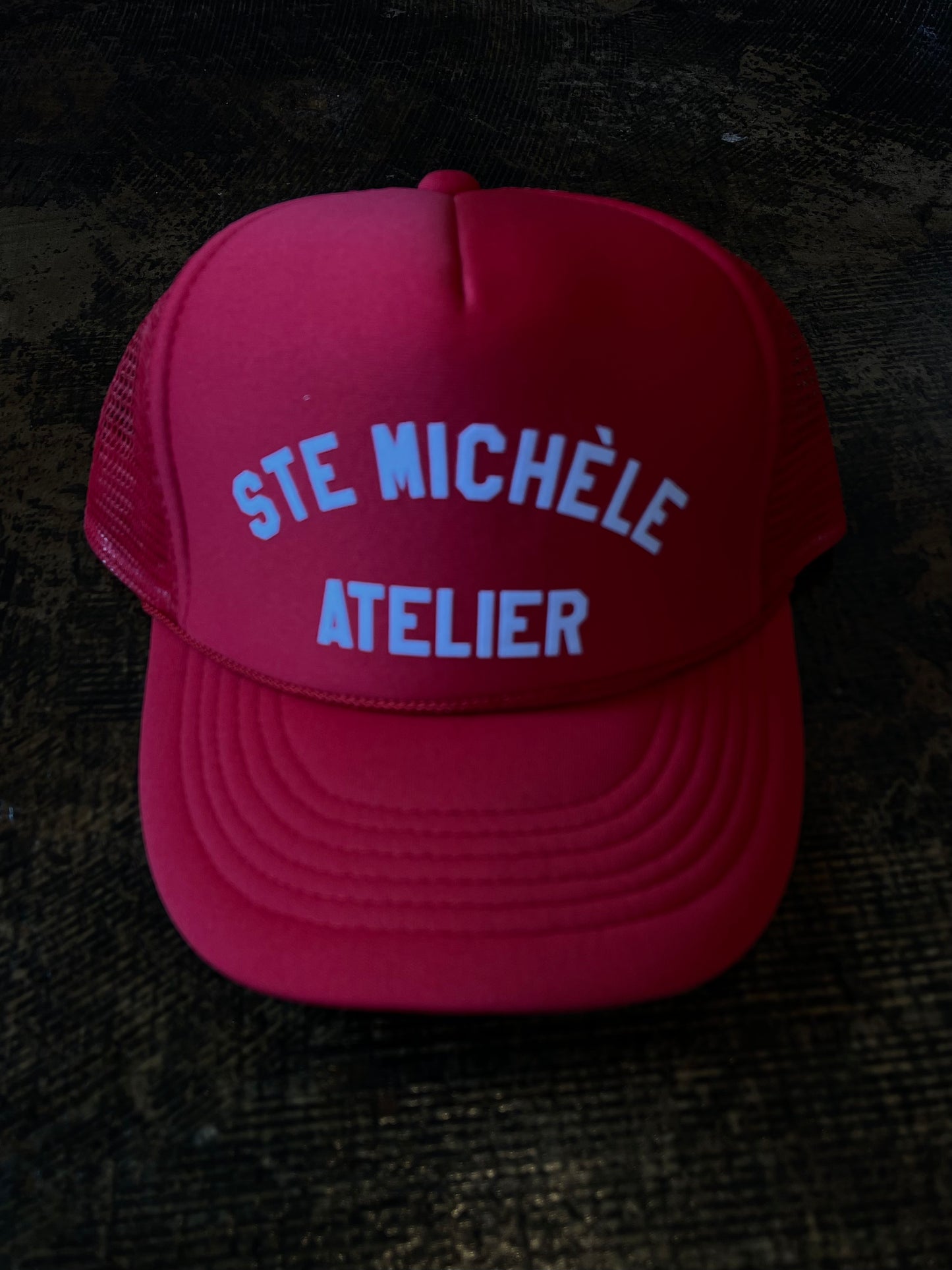 ATELIER VARSITY TRUCKER SAMPLE | RED